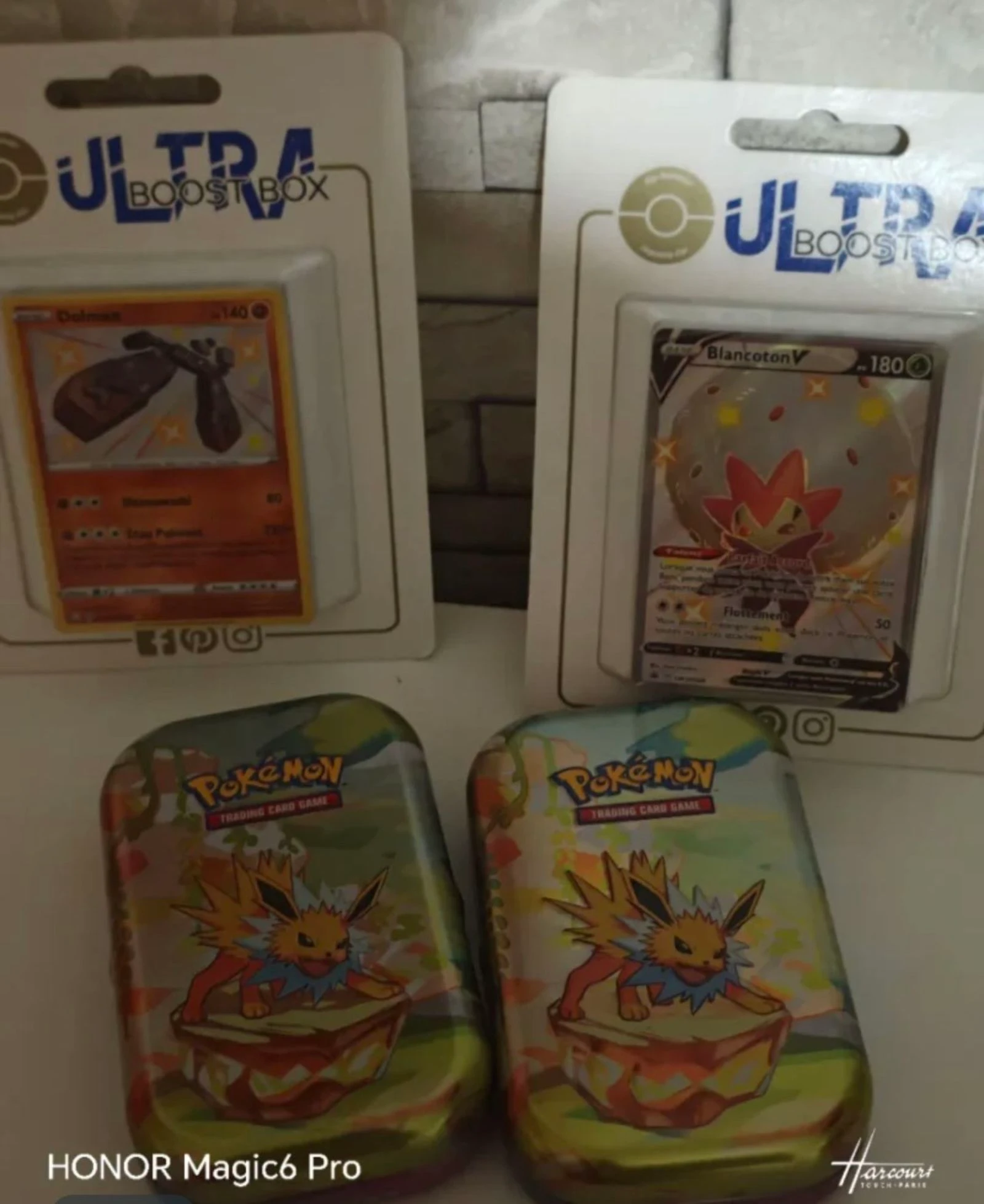 carta y cajas Pokémon